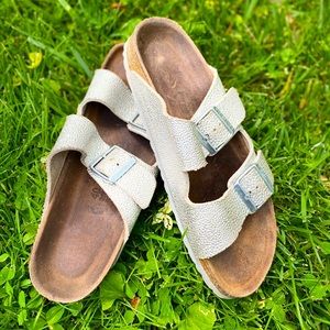 SOLD 🌹Birkenstock Silver Snake Style